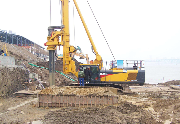旋挖鉆武易高速樁基施工現場(chǎng)案例
